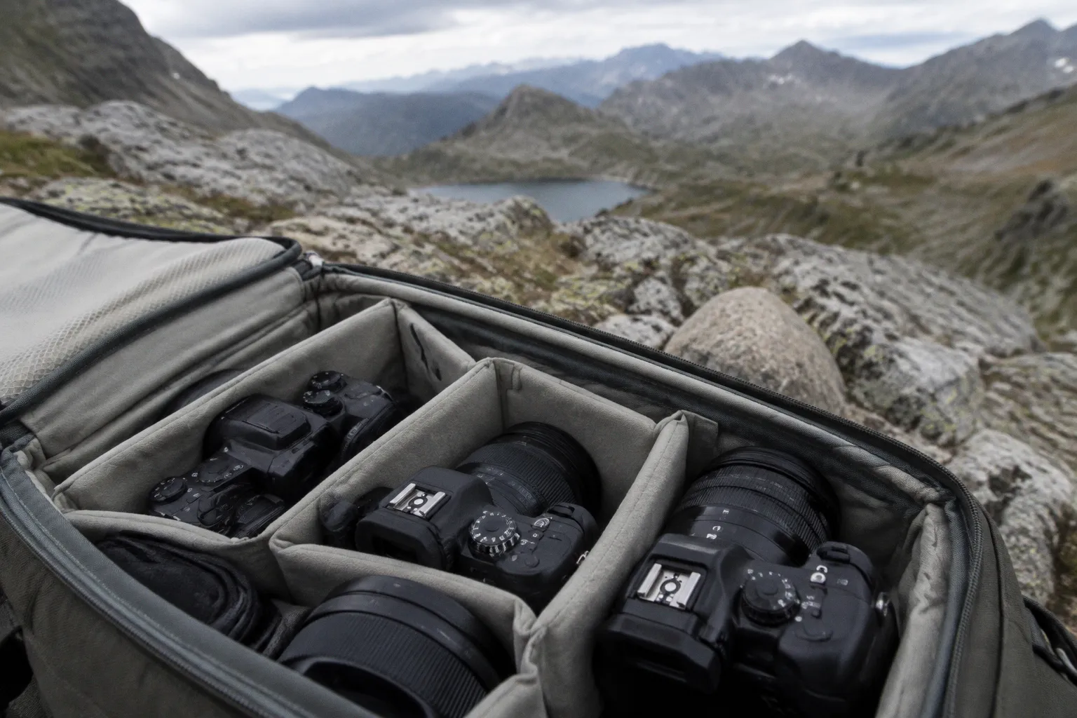 Choisir son appareil photo pour la randonnée : Sony A6700, Canon R8 ou R50 ?