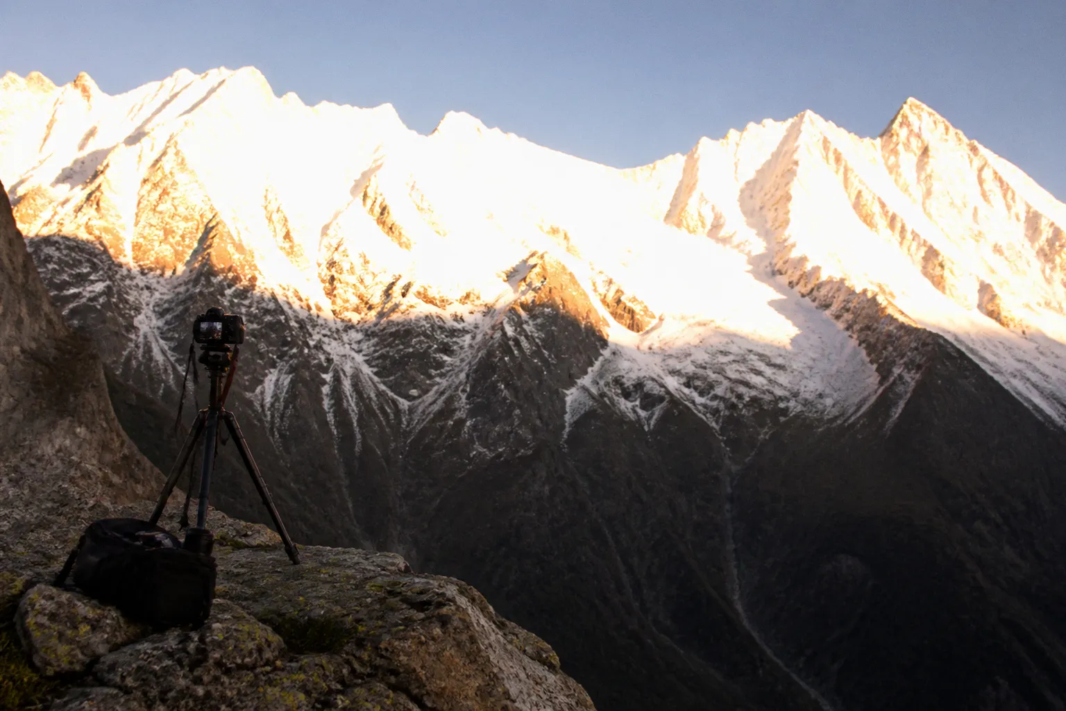 Lumière dorée en montagne : pourquoi surexposer est une erreur