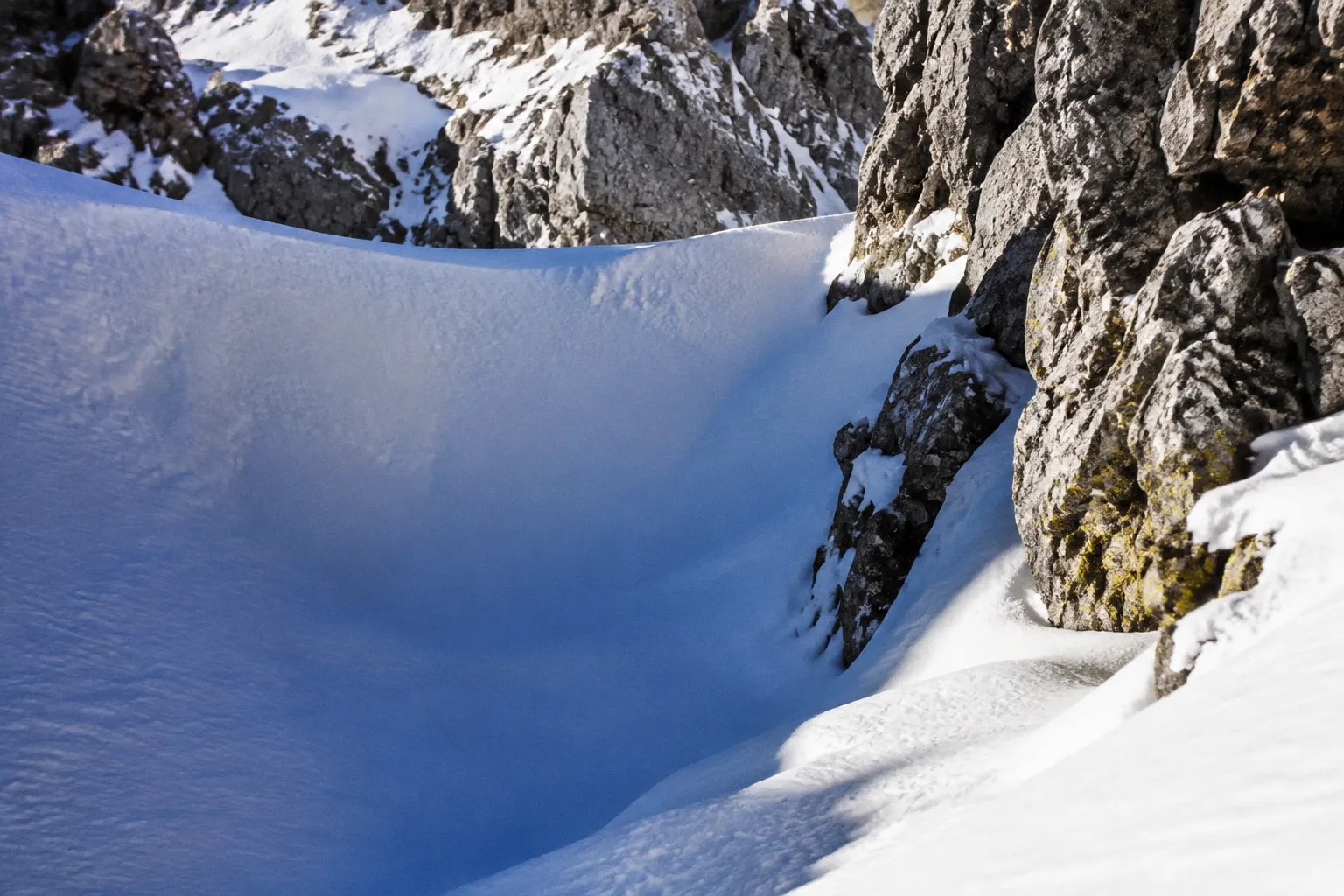 Neige à l'ombre : pourquoi vouloir un blanc pur est une erreur