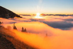 Crepuscule-dautomne-sur-la-mer-de-nuages-recouvrant-la-Matheysine-©-Brieuc-Coessens-ImaginAlp_Photographe-realisation-video-drone-Alpes-Isere-13